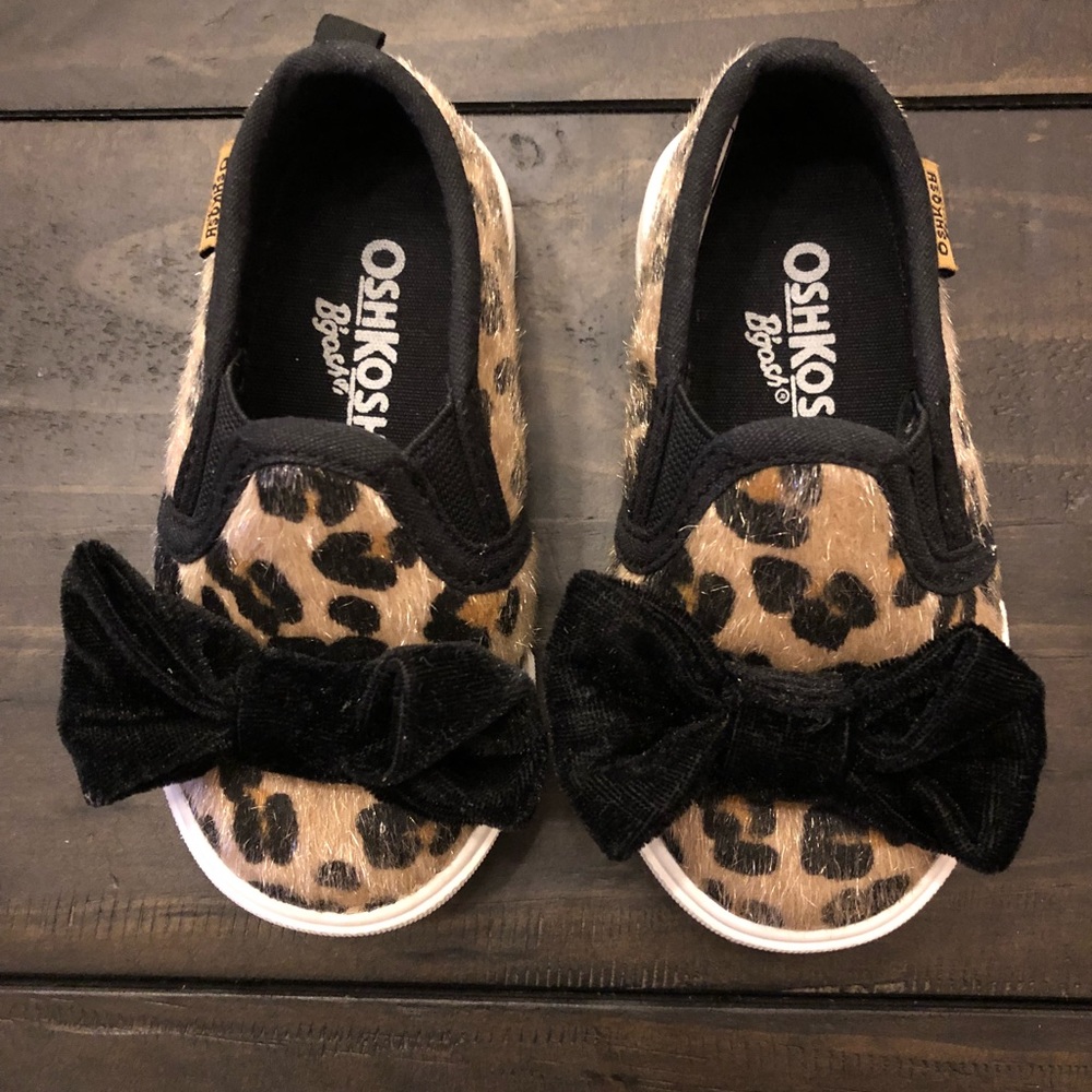 OshKosh baby slip on’s